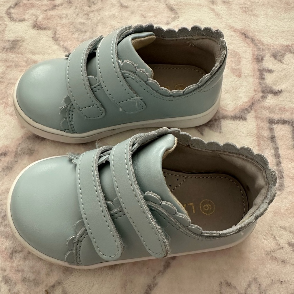 L’amour Caroline Scalloped Sneaker